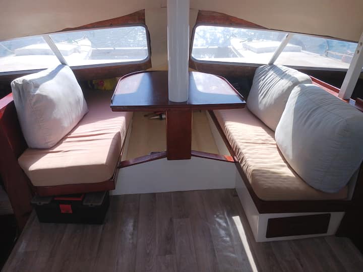Barco Catamaram Para Pernoitar, Ancorado. - Faro