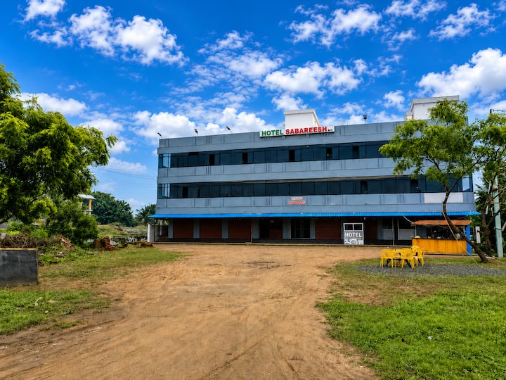 Hotel Sabareesh Quadruple Deluxe Room Ac - Kanyakumari