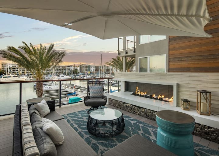 Resort-style Escape With Saltwater Pool, Spa, Gym - Marina del Rey, CA