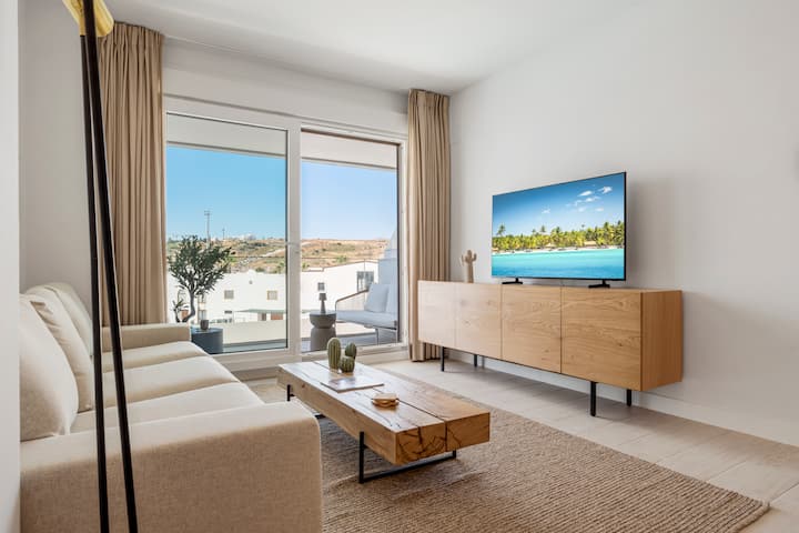 Stylish Poolview City Apartment - Estepona