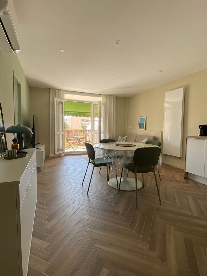Appartement Chaleureux, Rénové Et Décoré Avec Goût - Hyères