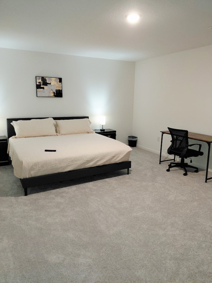 Brand New Master Bedroom Near Samsung. Drgm5 - Taylor, TX