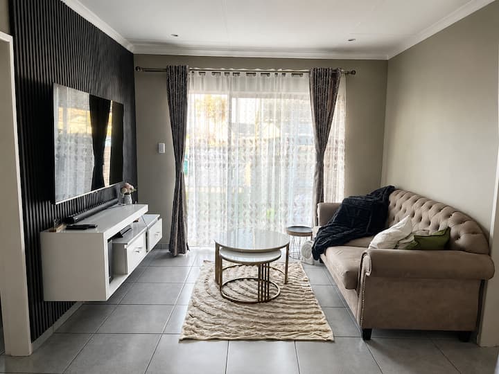Zee Lifestyle Airbnb - Vanderbijlpark