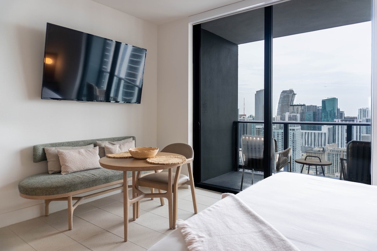 43rd-Floor Skyline Views • Prime Downtown Location