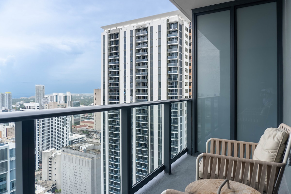 43rd-Floor Skyline Views • Prime Downtown Location
