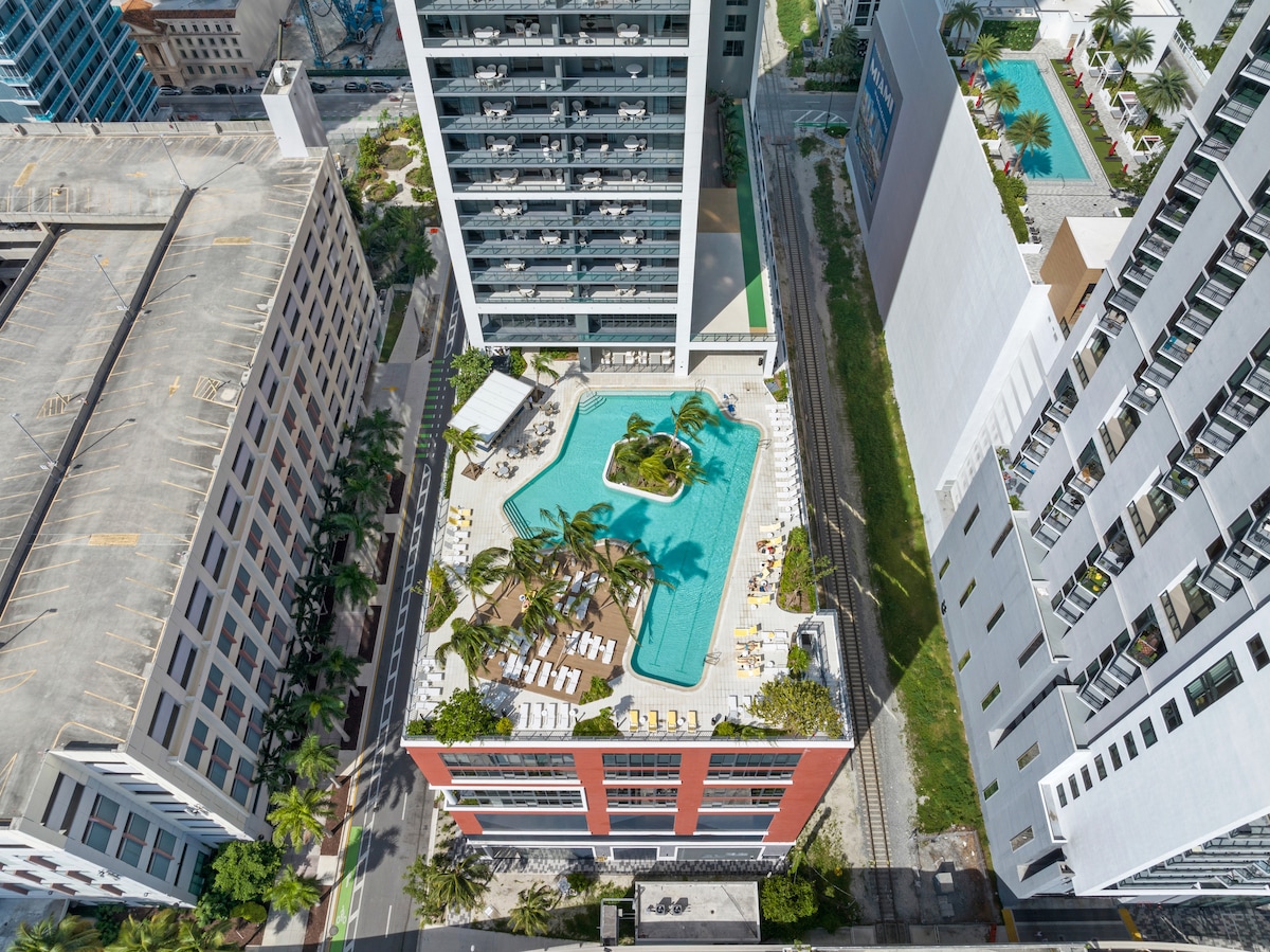 43rd-Floor Skyline Views • Prime Downtown Location
