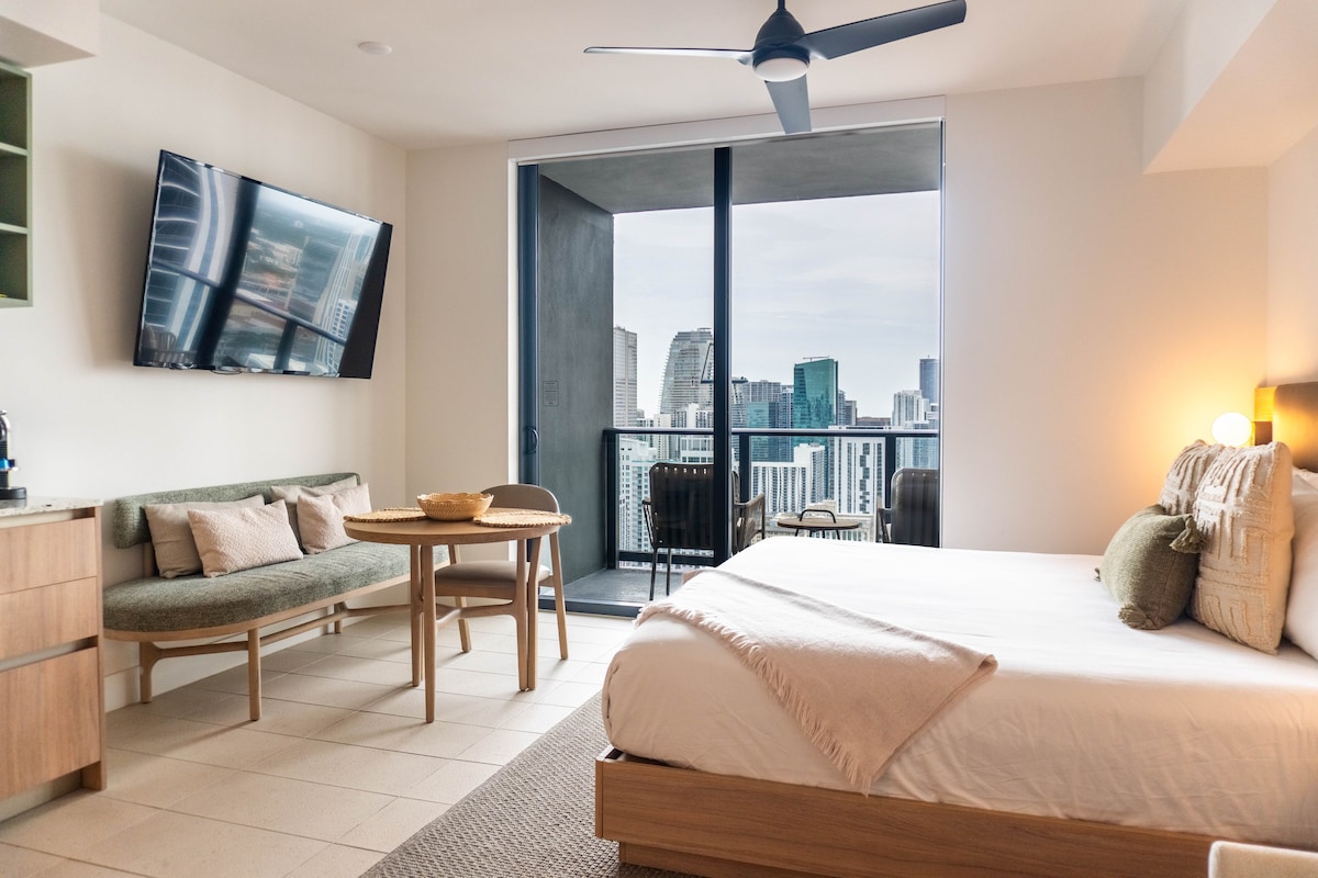 43rd-Floor Skyline Views • Prime Downtown Location