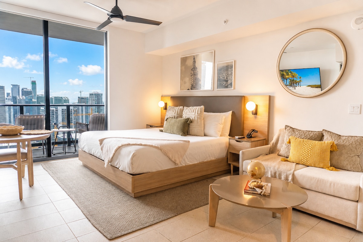 43rd-Floor Skyline Views • Prime Downtown Location