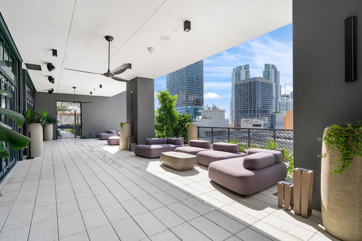 43rd-Floor Skyline Views • Prime Downtown Location