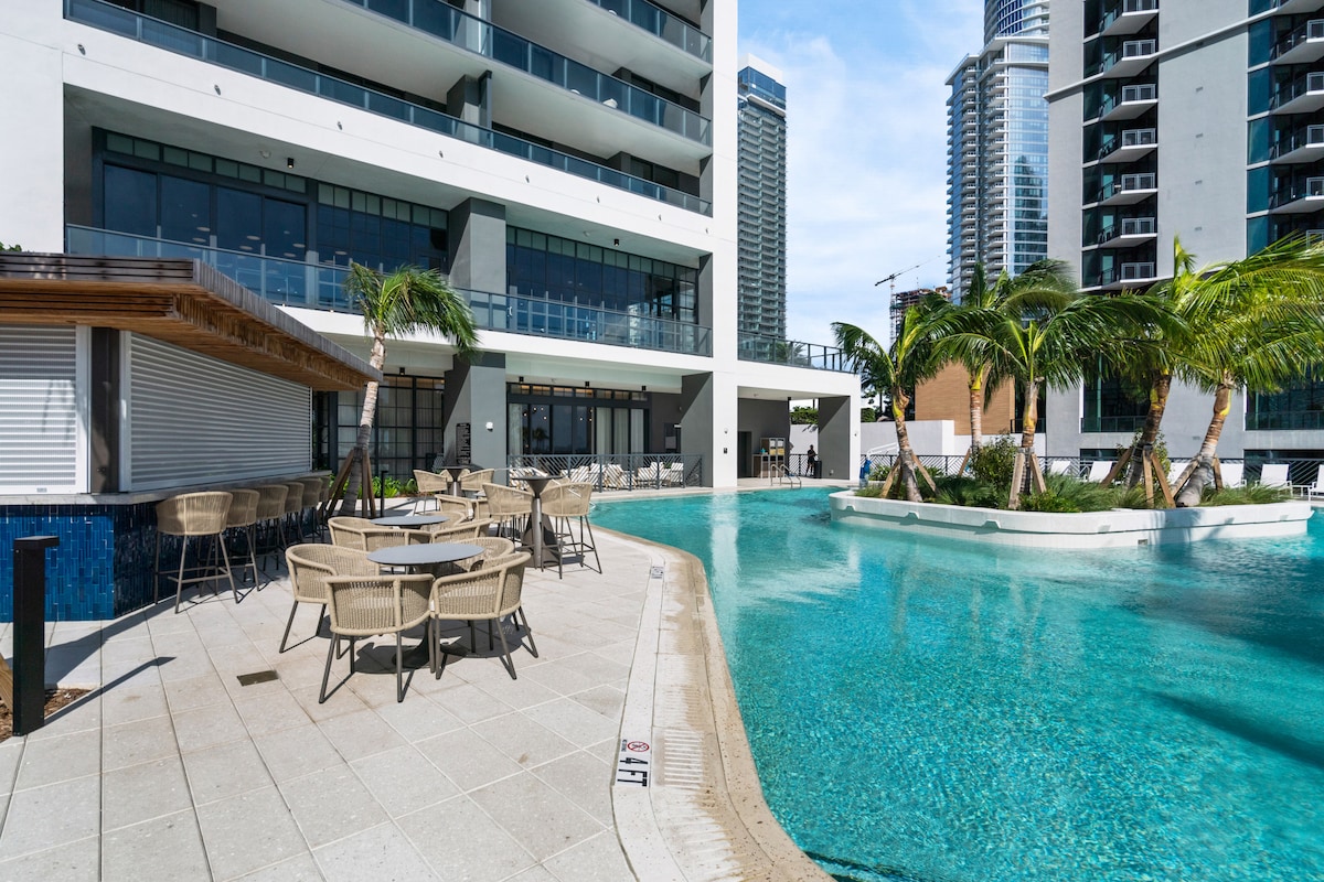 43rd-Floor Skyline Views • Prime Downtown Location