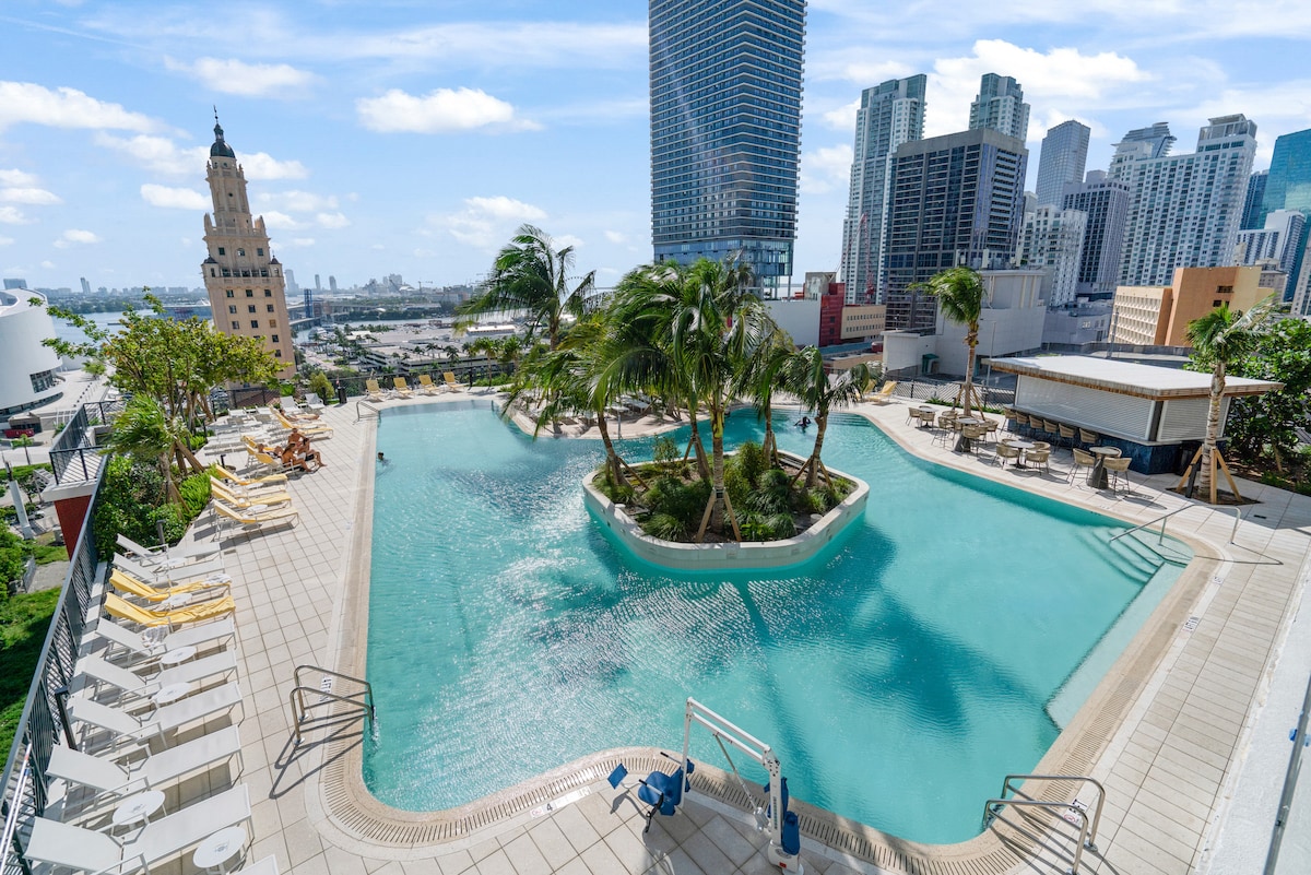43rd-Floor Skyline Views • Prime Downtown Location