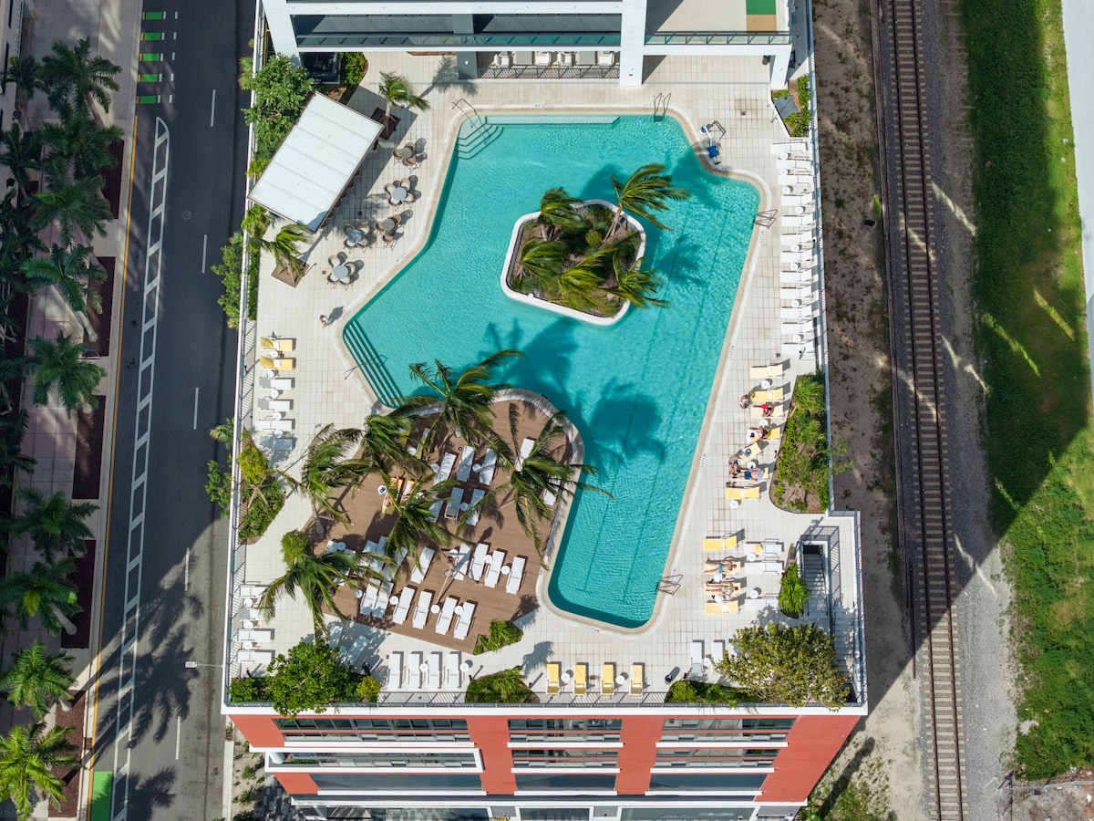 43rd-Floor Skyline Views • Prime Downtown Location
