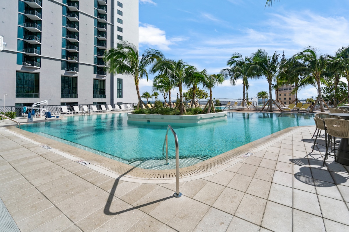 43rd-Floor Skyline Views • Prime Downtown Location