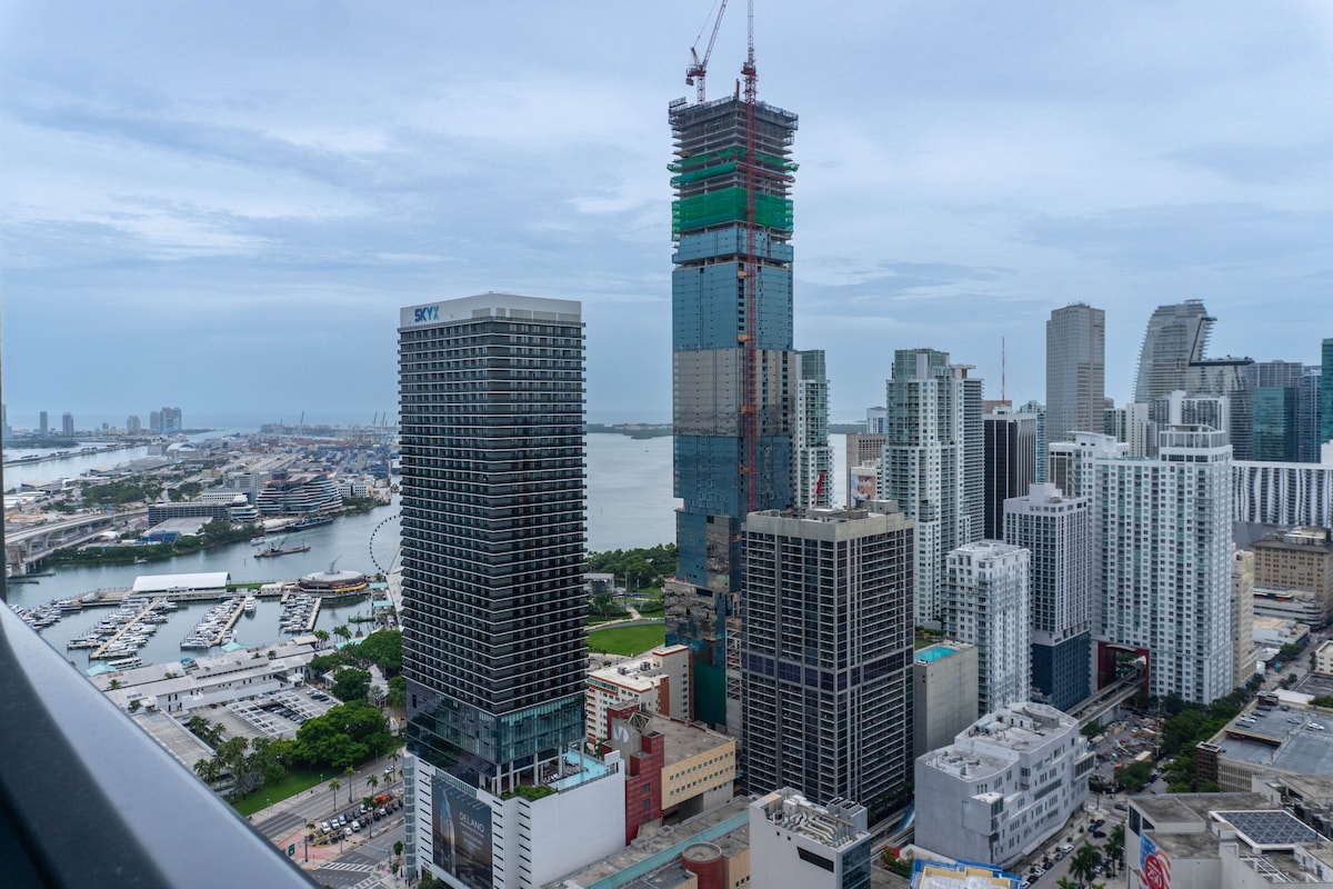 43rd-Floor Skyline Views • Prime Downtown Location