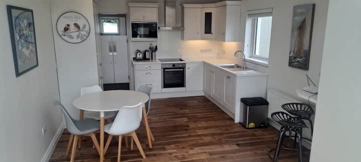 Stylish Lakeview Apartment & Private Lake Access - Killaloe