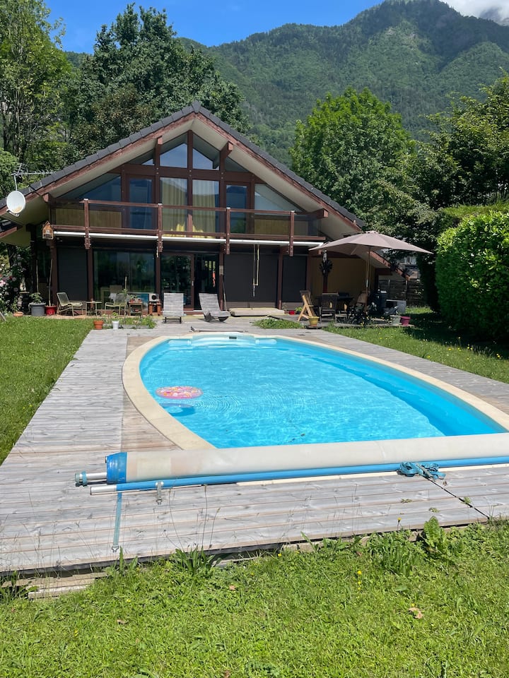 Maison D'architecte Avec Piscine. Vue Nature - Albertville