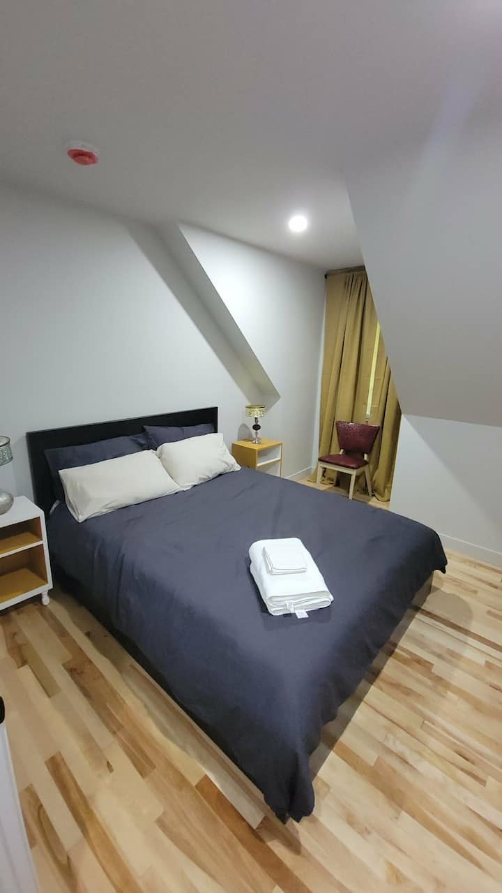 Sample Website Simple One Cottage at the Honey House Room at Rafaëlle - Bed and breakfasts for ...