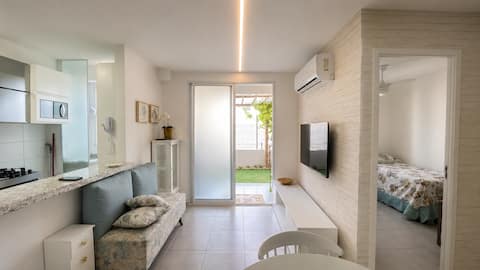 Top performing Airbnb: On the beach! Air conditioning in every room and fast Wi-Fi. in Praia Do Futuro Ii