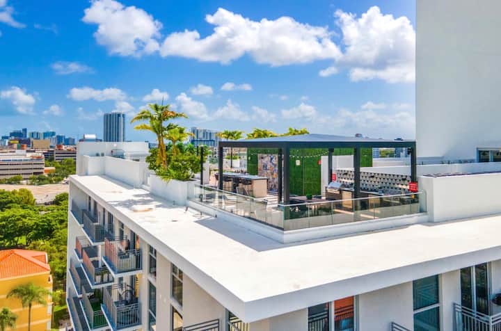 Miami Skyline Condo | Pool & Balcony - Miami, FL