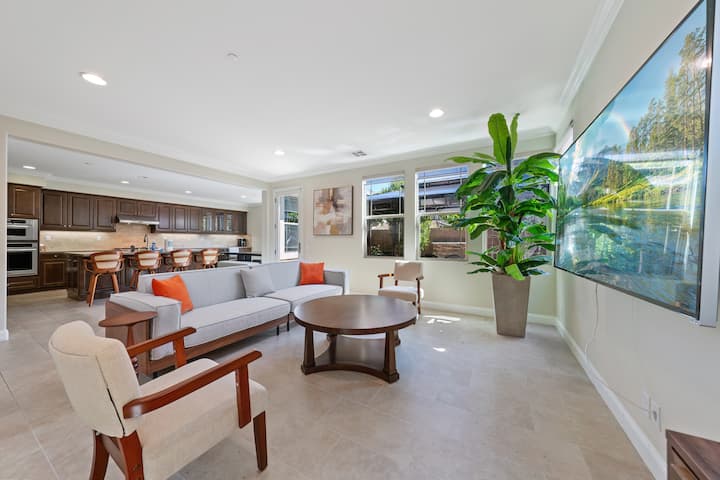 Family-friendly Home Near University Park Irvine - Lake Forest, CA