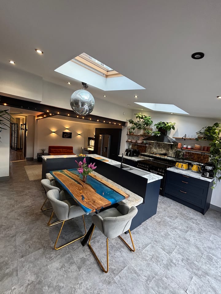Moor House W/ Finnish Sauna, Garden & Free Parking - Birmingham