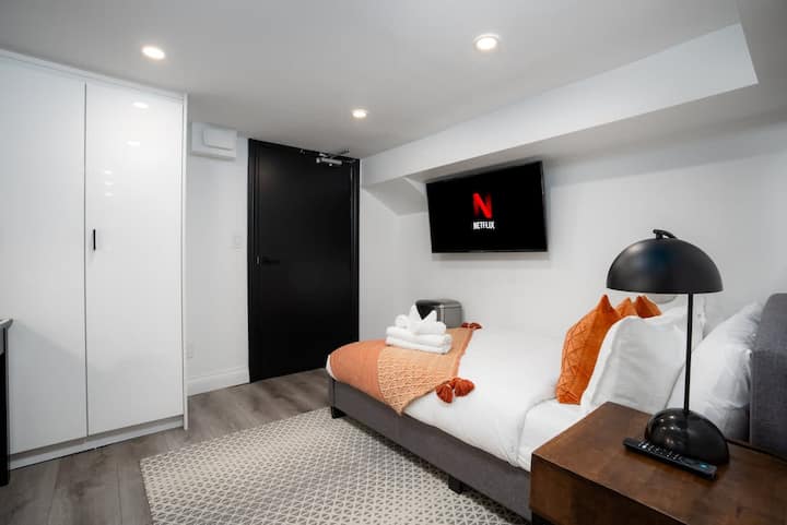 Cozy Studio Near High Park | Dining & Transit! - Toronto