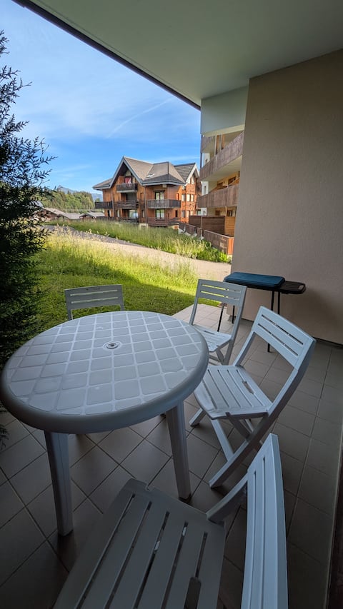 Top Airbnb: Ski-In/Ski-Out | Gondola | Terrace | Sleeps 6 à Morillon