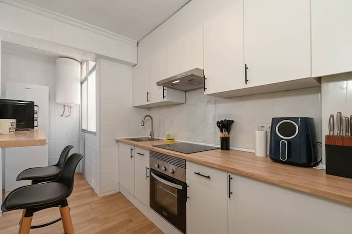 Renovated 4-bedroom Apartment With Balcony - Alicante