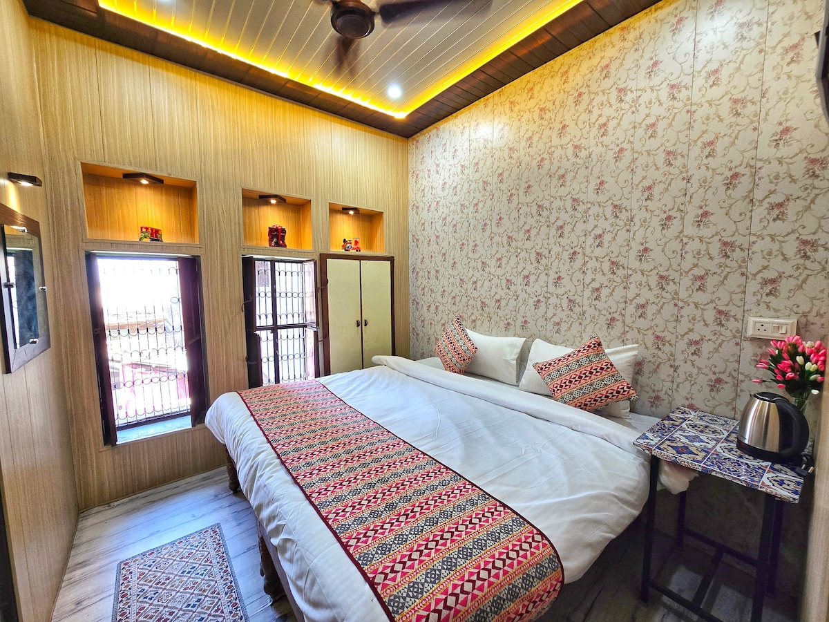 Room in Varanasi