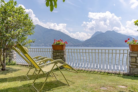 Top Airbnb: Lakefront Apartment with Beach Access a San Siro