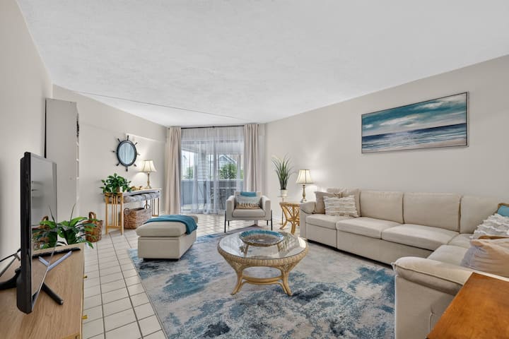 South Rehoboth | Ocean Block | Pool & Parking - Dewey Beach, DE