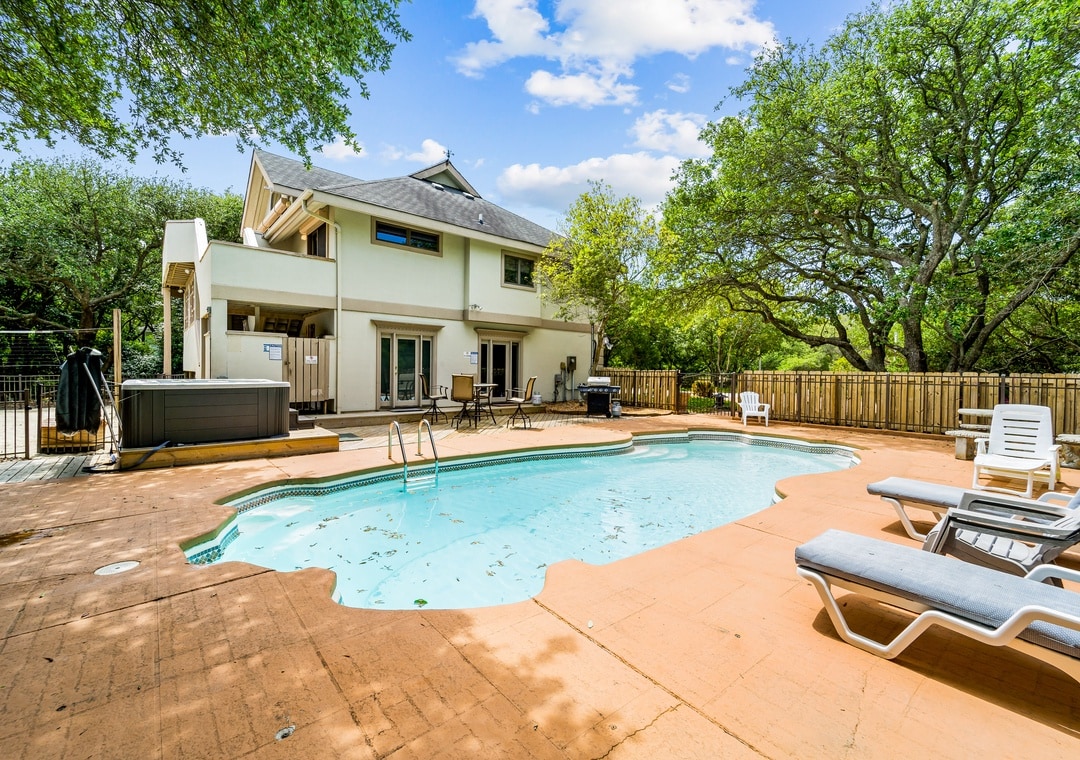 OBX Escape w/ Pool, Hot Tub & Volleyball Court