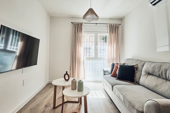 Alicante City Apartment With Patio - By Welcomely - Alicante
