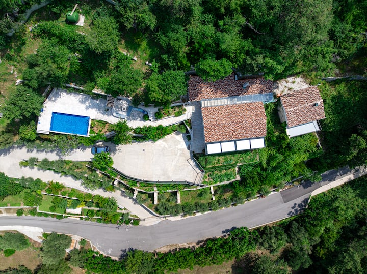 Authentic Mediterranean Villa Milica With Sea View - Budva
