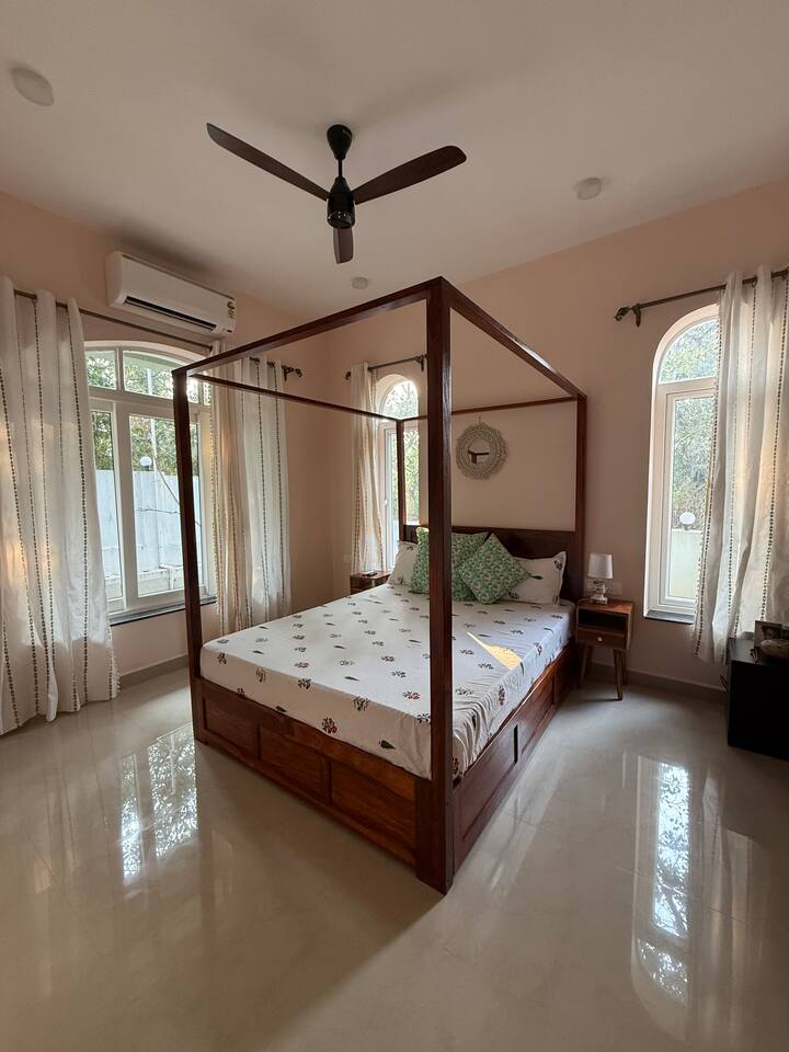 Bedroom 1 image 2