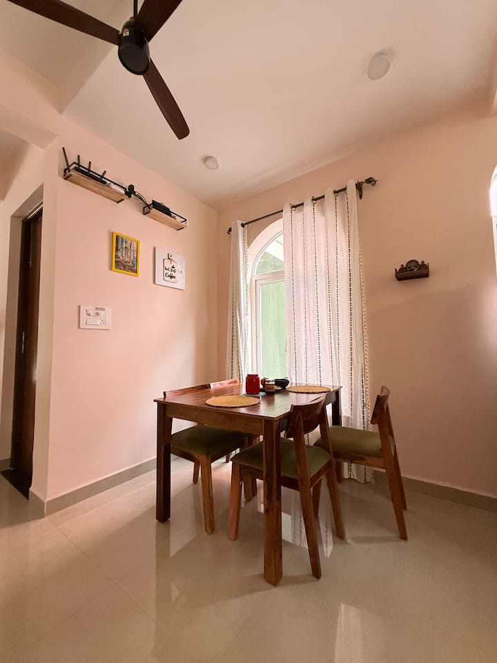 Dining area image 1