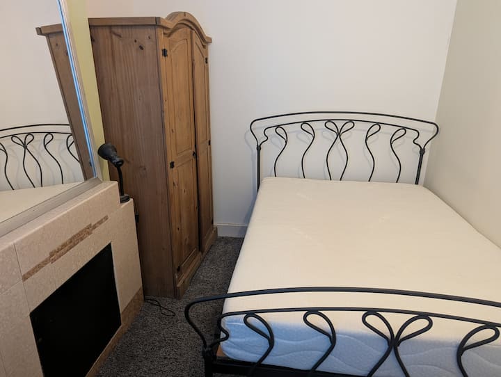 House Sleeps 2 With Parking And Patio - Hayes