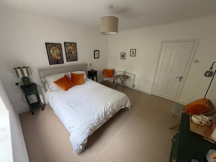 A Warm Welcome Awaits You At Bridge House - Shaftesbury