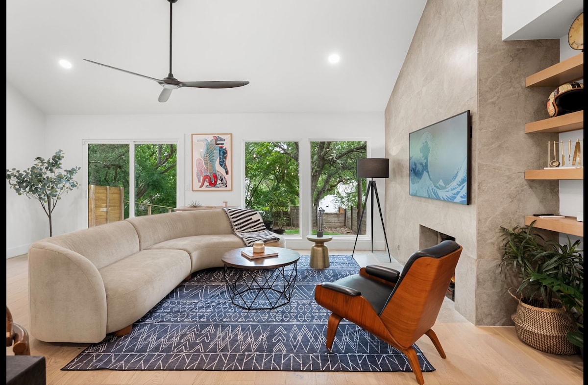 Modern Retreat Near Downtown