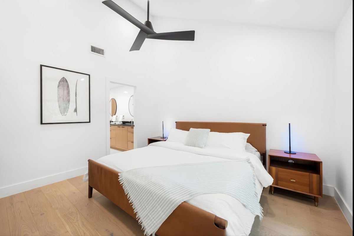 Modern Retreat Near Downtown