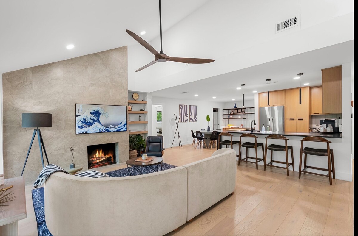 Modern Retreat Near Downtown
