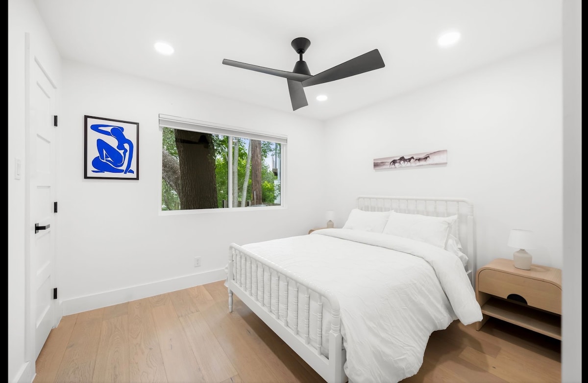 Modern Retreat Near Downtown