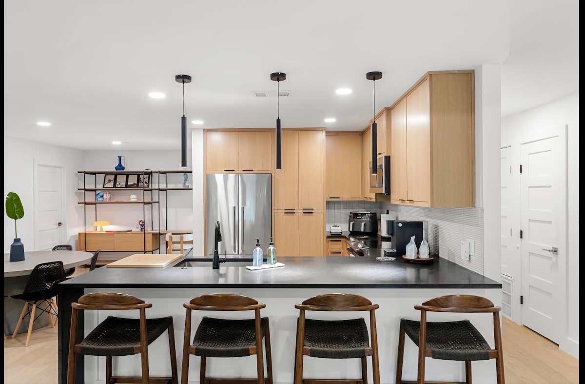 Modern Retreat Near Downtown