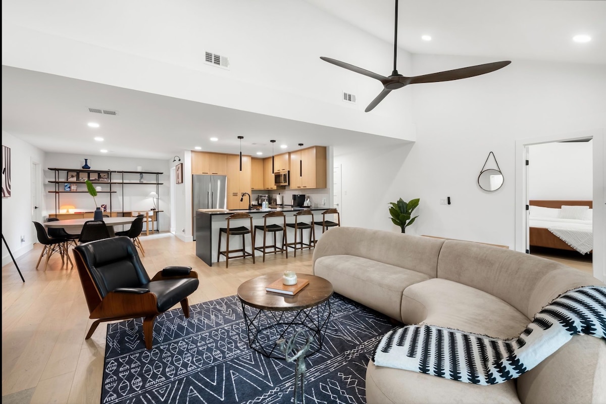 Modern Retreat Near Downtown