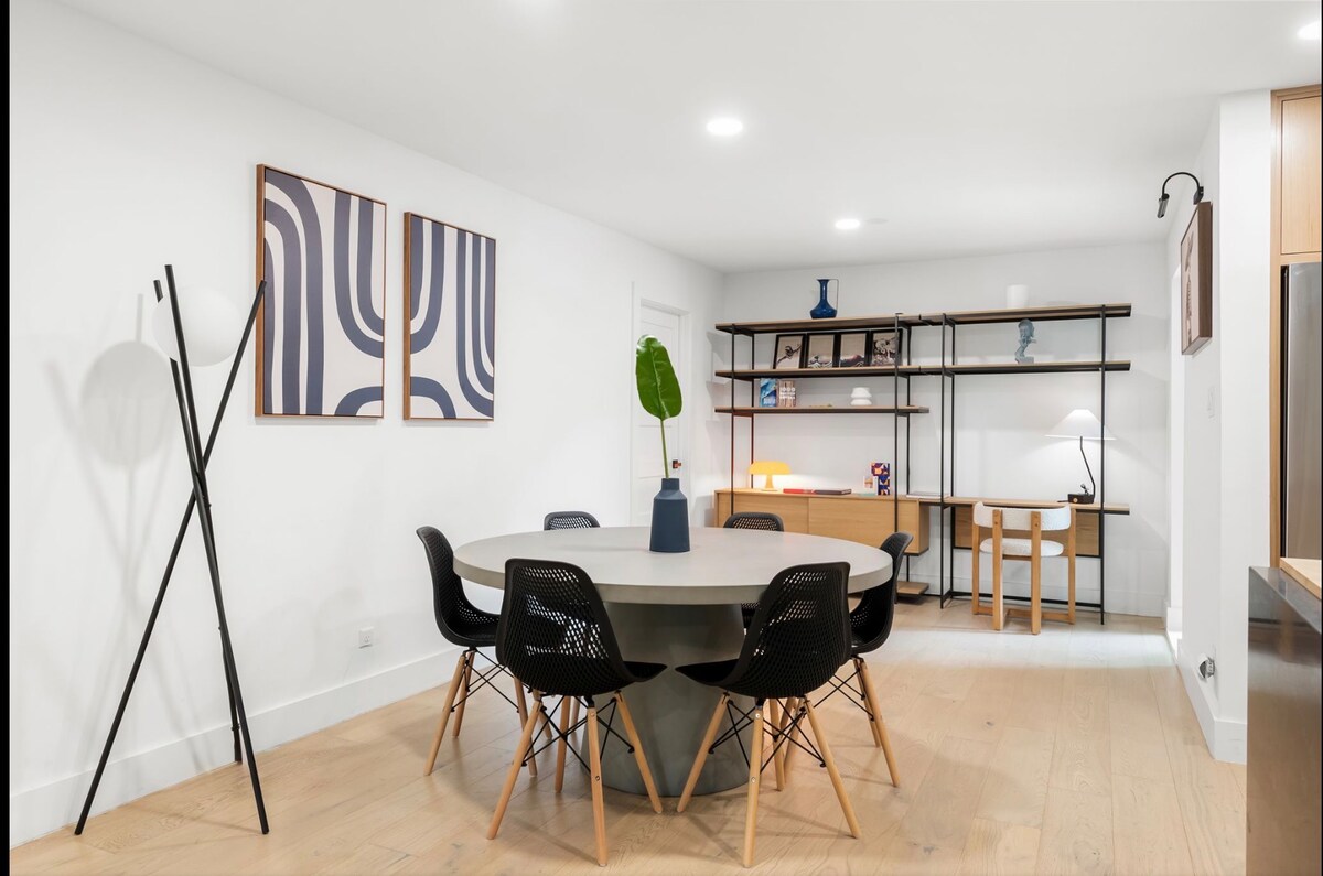 Modern Retreat Near Downtown