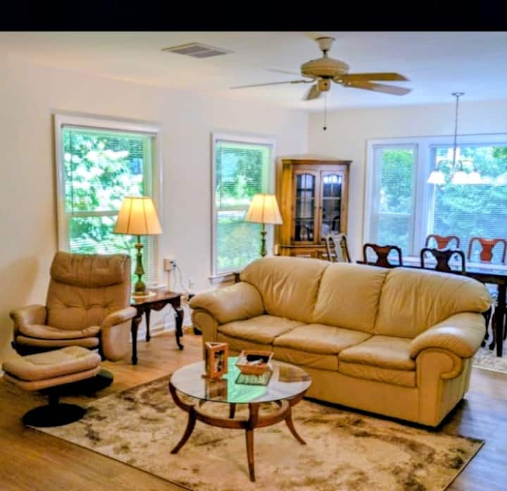New! Hidden Treasure In The East End! Garage. - Louisville