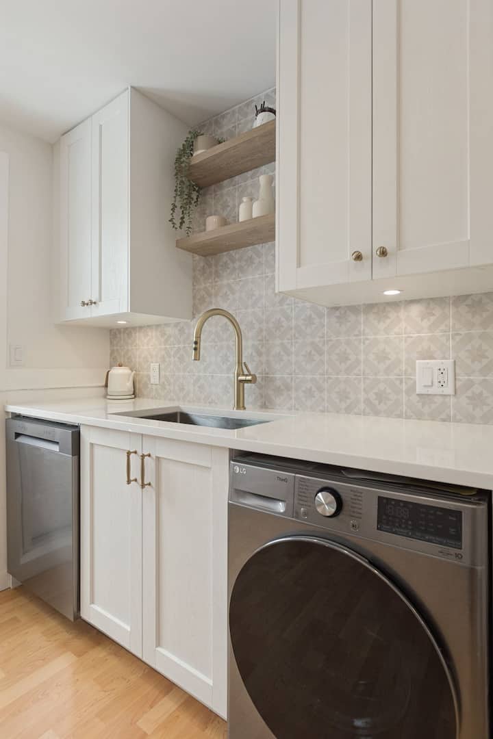 Blueridge Garden Suite | Modern 2 Bed - North Vancouver