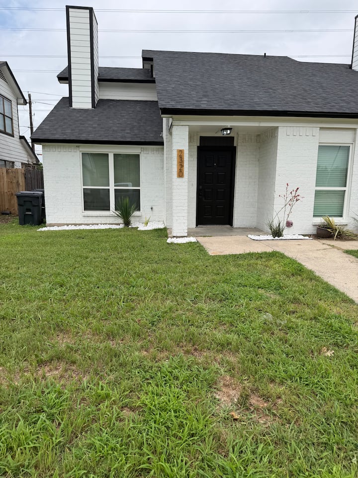 Modern 2br Near At&t Stadium, Rangers & Six Flags - Arlington, TX