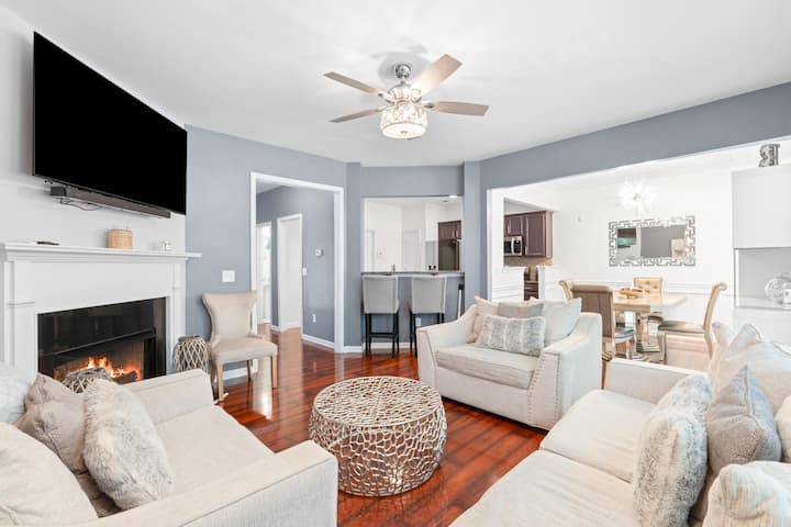 The Battery Retreat | Luxury 3br Sleeps 6 | Pool - Marietta, GA
