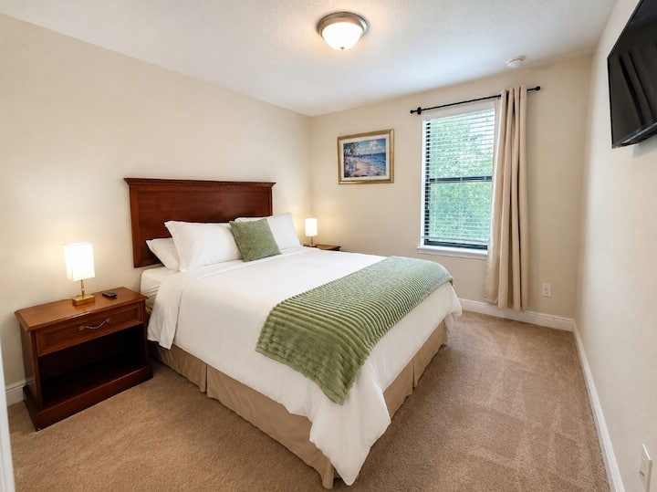 Queen Bedroom 4. Comfortable queen bedroom with Smart TV.